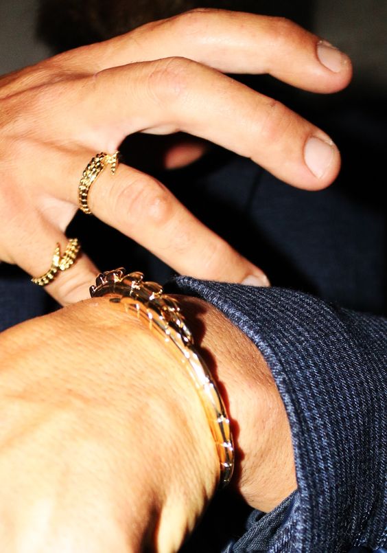 Croc Tail ring in 18ct Yellow gold.