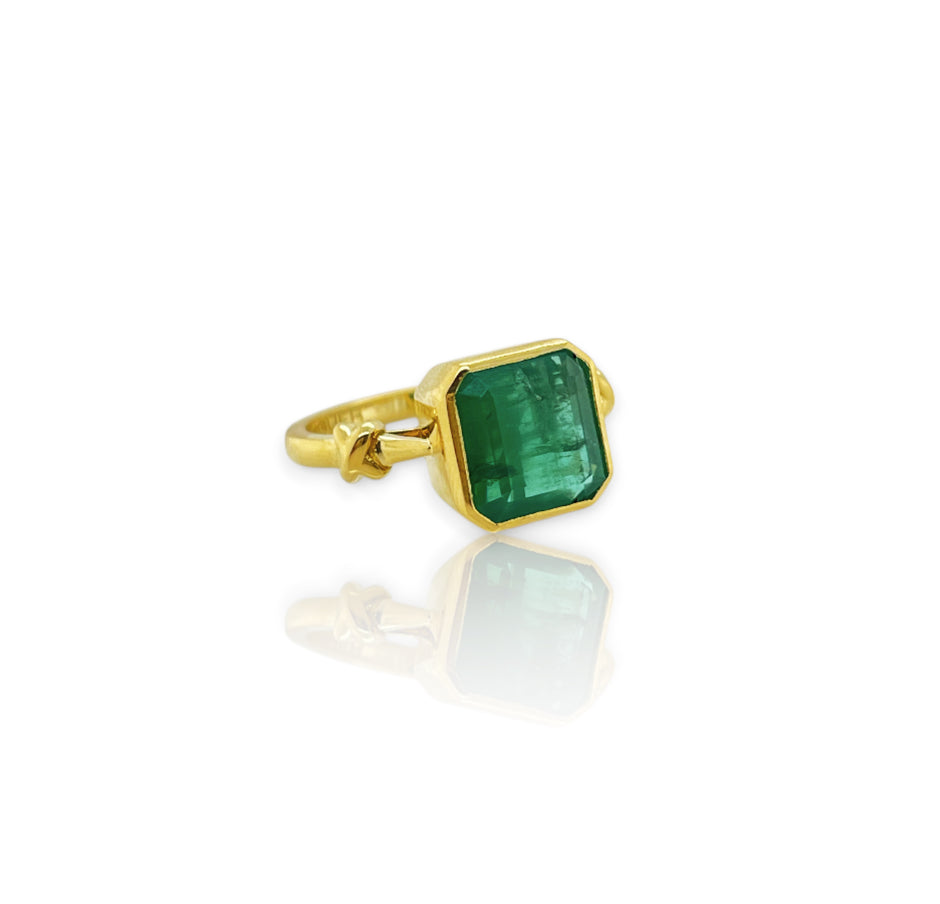 One of a Kind 2.99ct Forget Me Knot Ring with Emerald & 18ct yellow gold