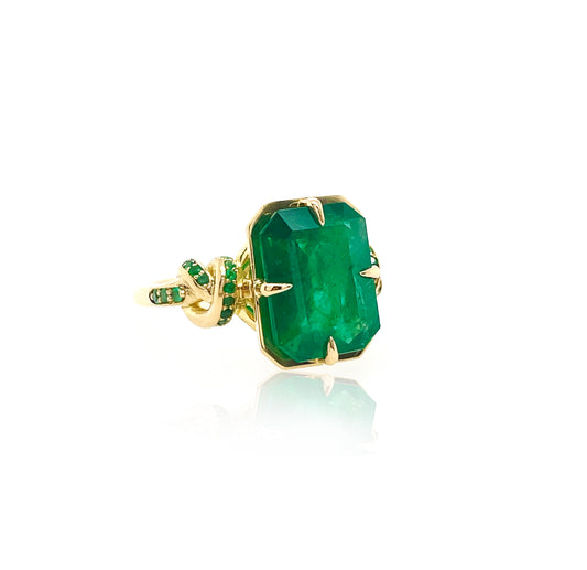 Emerald Forget Me Knot ring with Emeralds in 18ct yellow gold