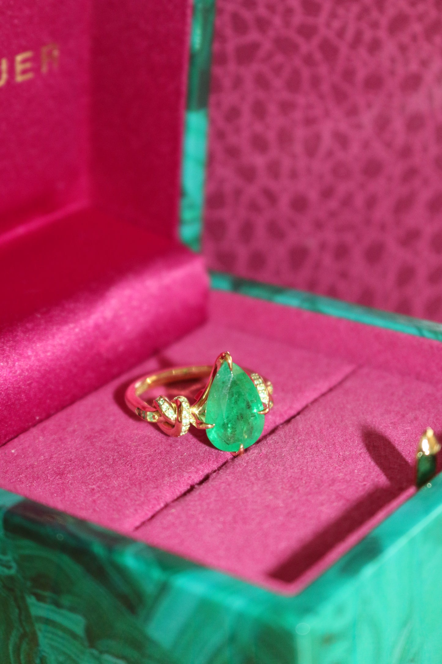 3ct Pear Cut Emerald Forget Me Knot Emerald ring with Emeralds in 18ct yellow gold