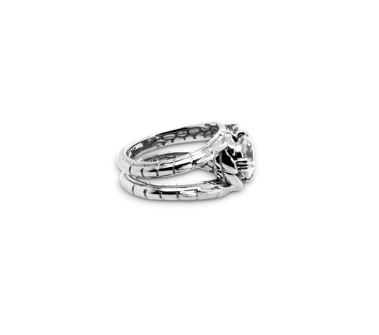 Croc Tail Eclipse Ring With Round Brilliant Cut Diamond