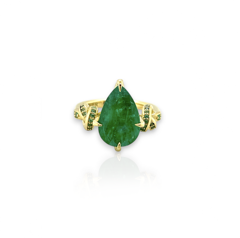 3ct Pear Cut Emerald Forget Me Knot Emerald ring with Emeralds in 18ct yellow gold