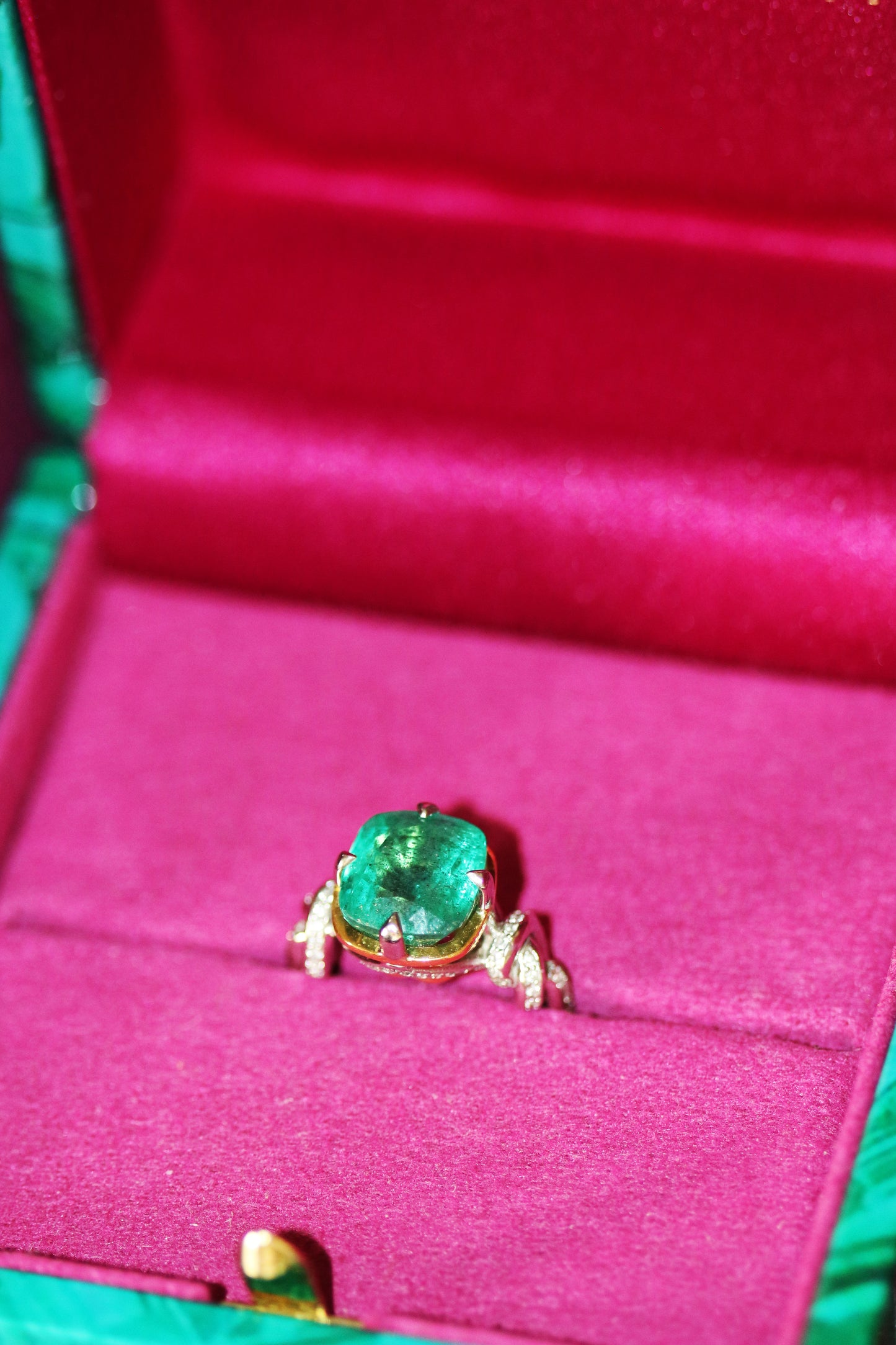 One of a Kind 4.96ct Emerald Forget Me Knot Cushion Cut ring in 22ct Yellow Gold & Platinum