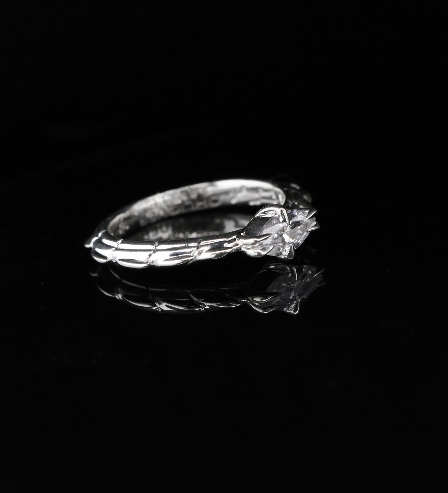 Marquis Croc Tail Horizontal set in 18ct White Gold