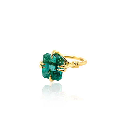 Emerald Forget Me Knot Ring in 18ct yellow gold
