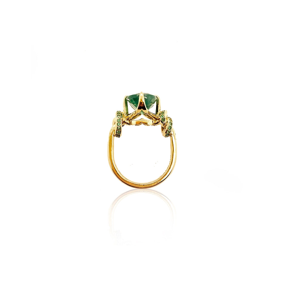 One of a Kind Oval Cut Emerald Forget Me Knot ring with Emeralds in 18ct yellow gold