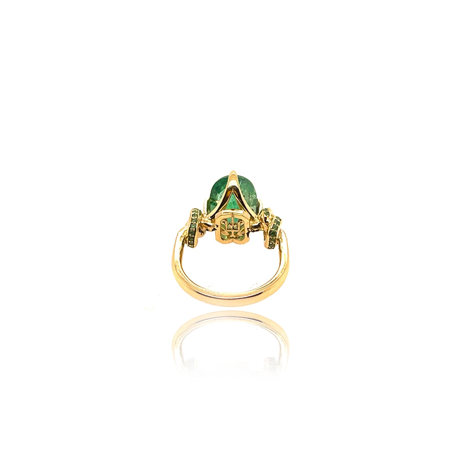 One of a Kind Oval Cut Emerald Forget Me Knot ring with Emeralds in 18ct yellow gold