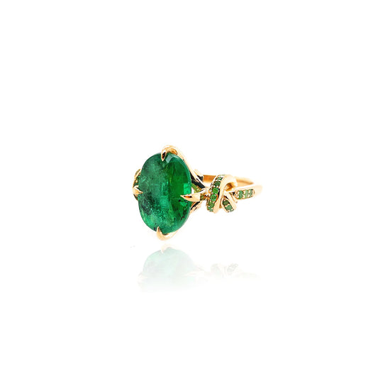 Oval Cut Emerald Forget Me Knot ring with Emeralds in 18ct yellow gold