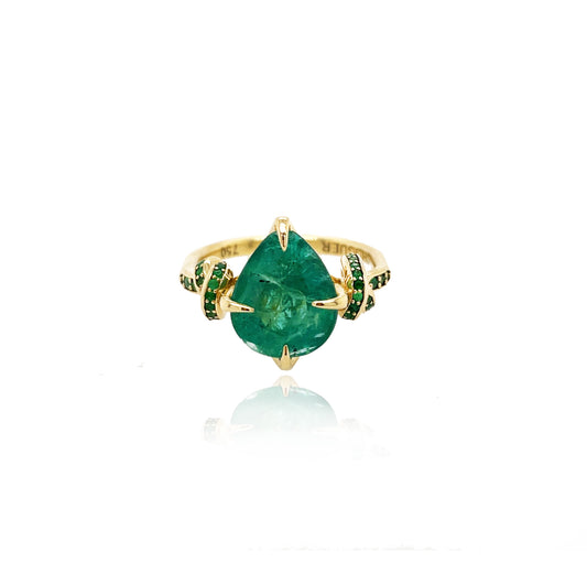 4ct Forget Me Knot Emerald ring with Emeralds in 18ct yellow gold