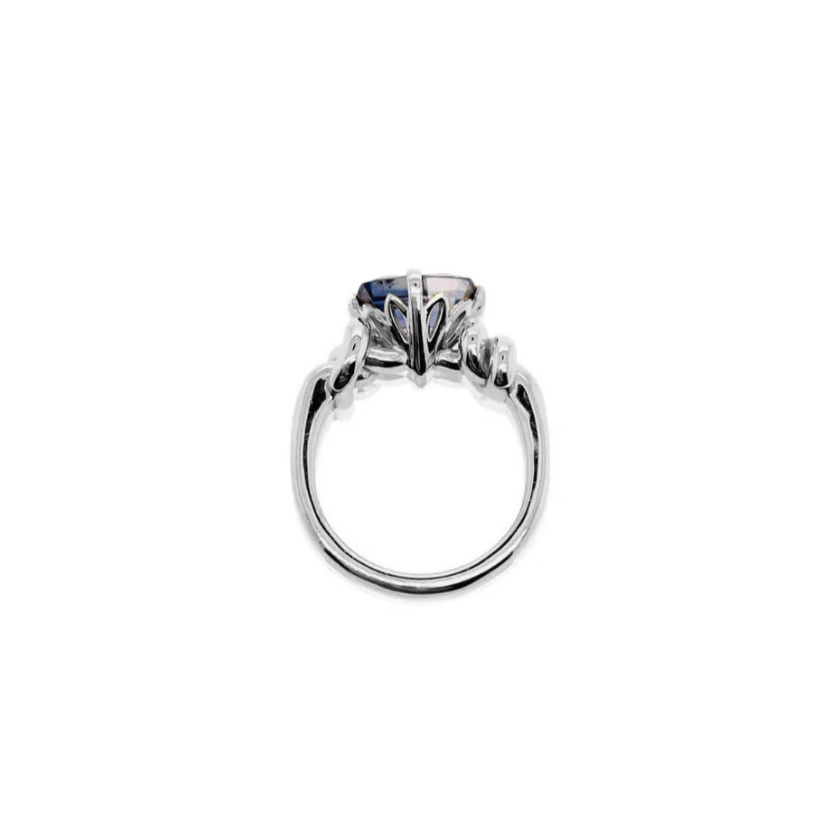 2ct Forget Me Knot Oval Cut Sapphire ring in 18ct Gold