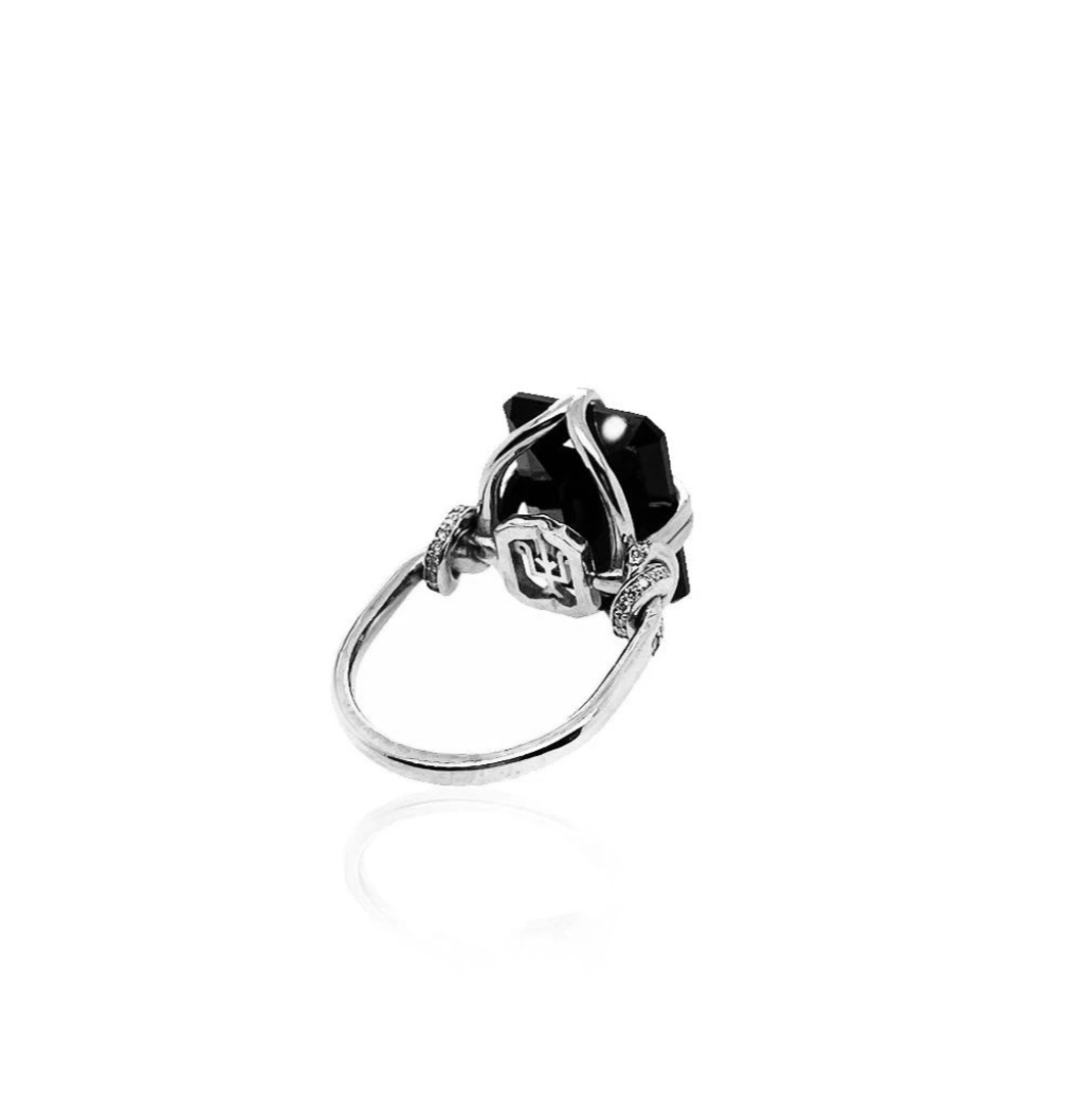 Forget Me Knot Onyx ring with Diamonds in 18ct white gold