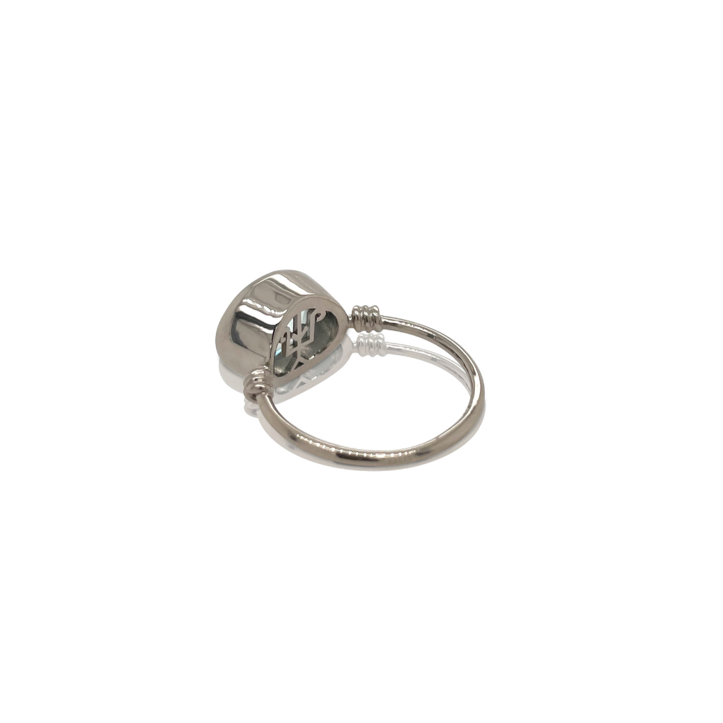 Love Knot ring in Aquamarine and 18ct White gold