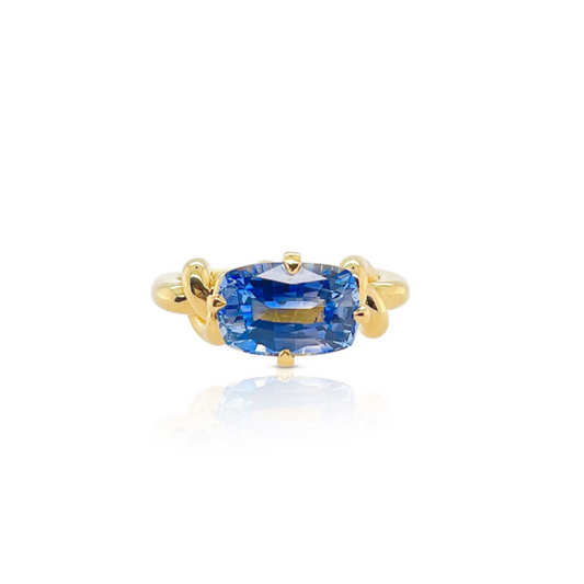 Forget Me Knot Sapphire ring in 18ct Gold
