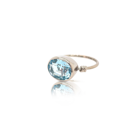 Love Knot ring in Aquamarine and 18ct White gold