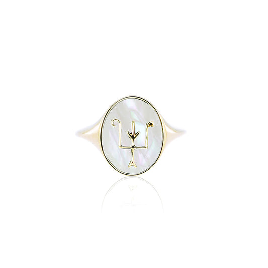 Namesake Signet ring in Pearl and 18ct Yellow Gold