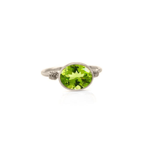 Love Knot ring in Peridot and 18ct White gold