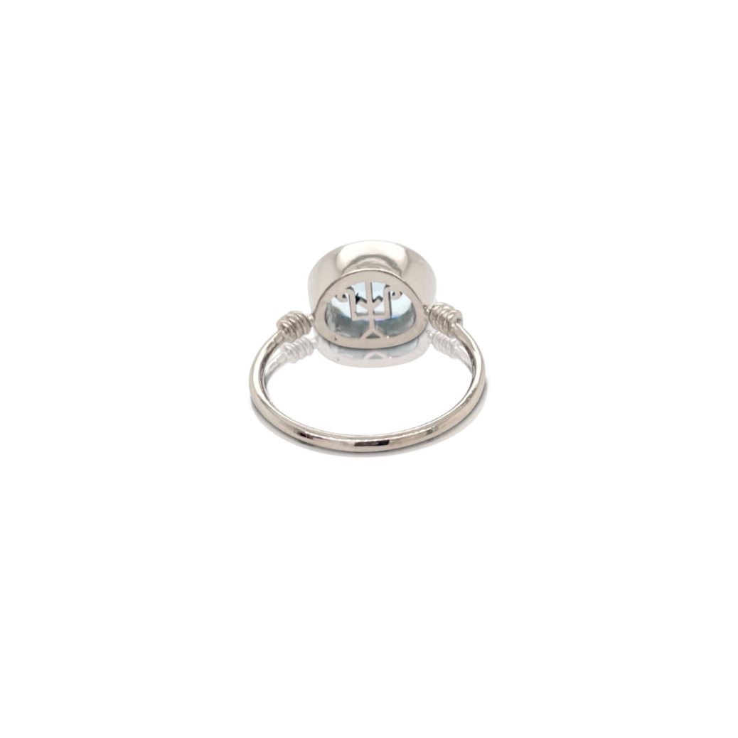 Love Knot ring in Blue Topaz and 18ct White gold