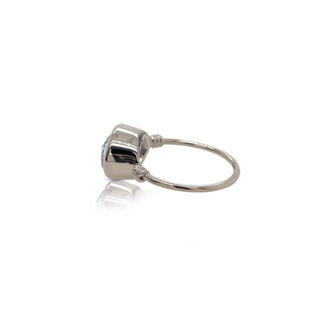 Love Knot ring in Aquamarine and 18ct White gold