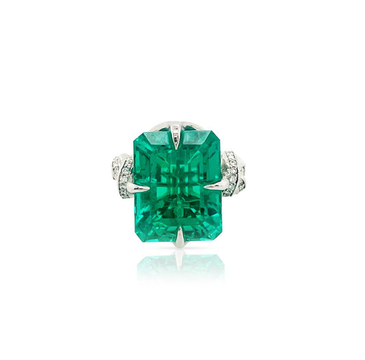 Forget Me Knot Emerald ring with Diamonds in Platinum
