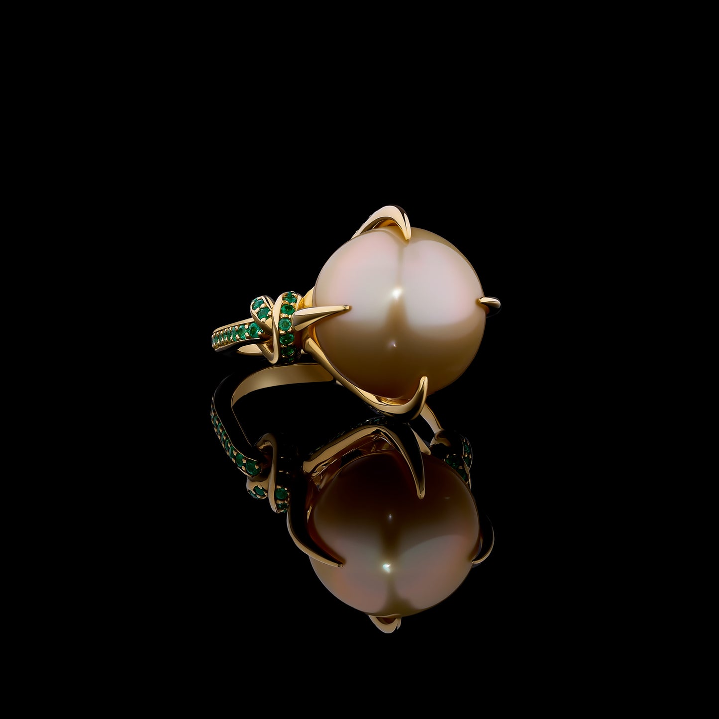 One of a Kind Golden South Sea Pearl & Emerald Forget Me Knot Ring in 18ct Yellow gold