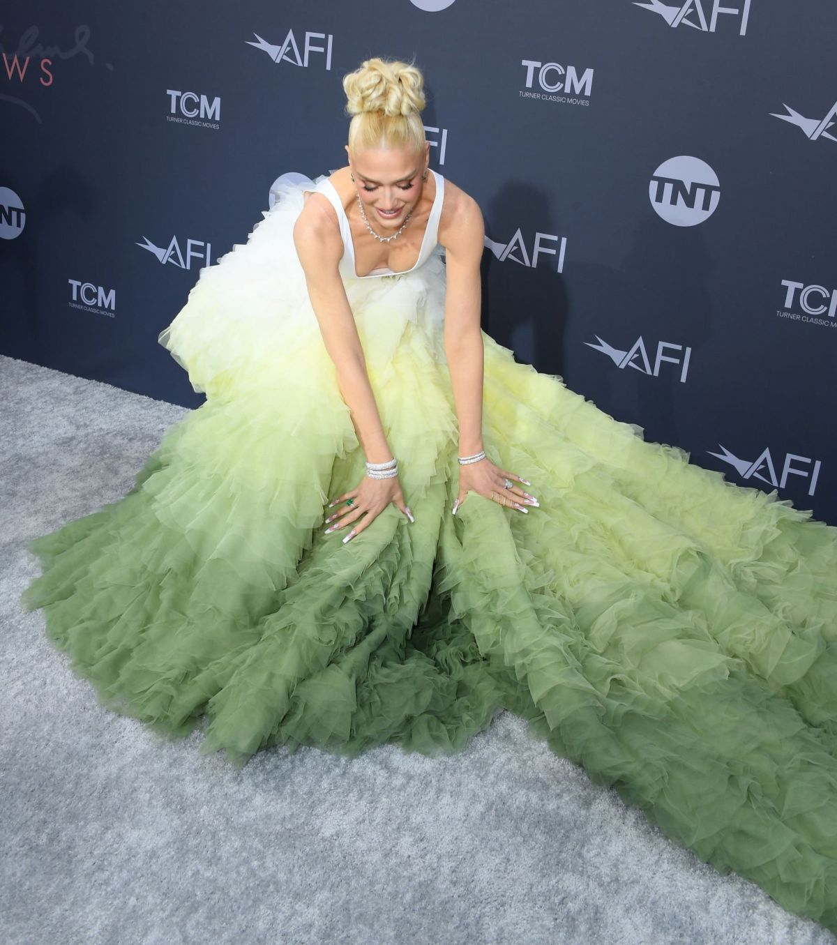 gwen stefani green dress Gwen Stefani on Wearing Vera Wang and Doing Her Own Makeup for the Met Gala